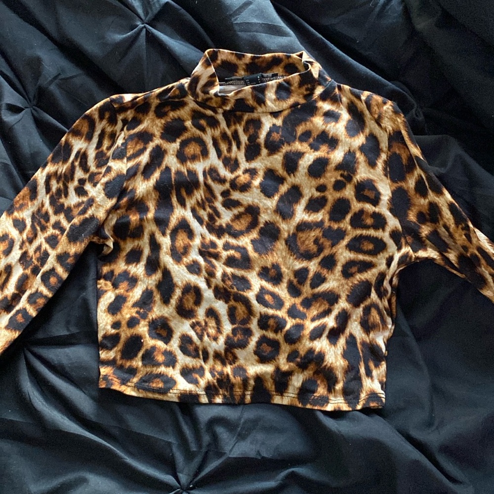 This is a leopard print crop top that’s right above the belly button.